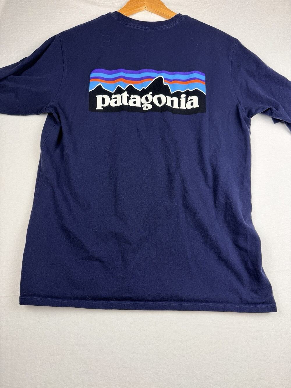 Patagonia P-6 Logo T-Shirt Men’s M Navy Responsibili-Tee Outdoor Gorpcore